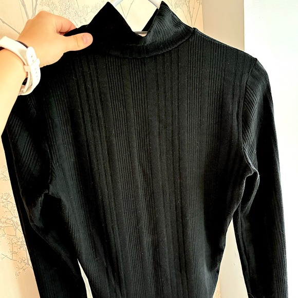 Mock neck hip length black long sleeve - Picture 2 of 3